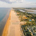 Daire Relaxing Getaway By The Coast *